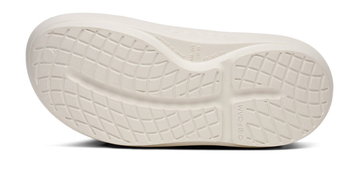 Women'S Cloog PLUS Clog - Chalk - Image 8